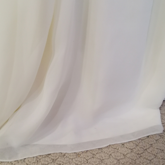 Virgos Lounge | Off-the-shoulder Gown - Picture 6 of 9